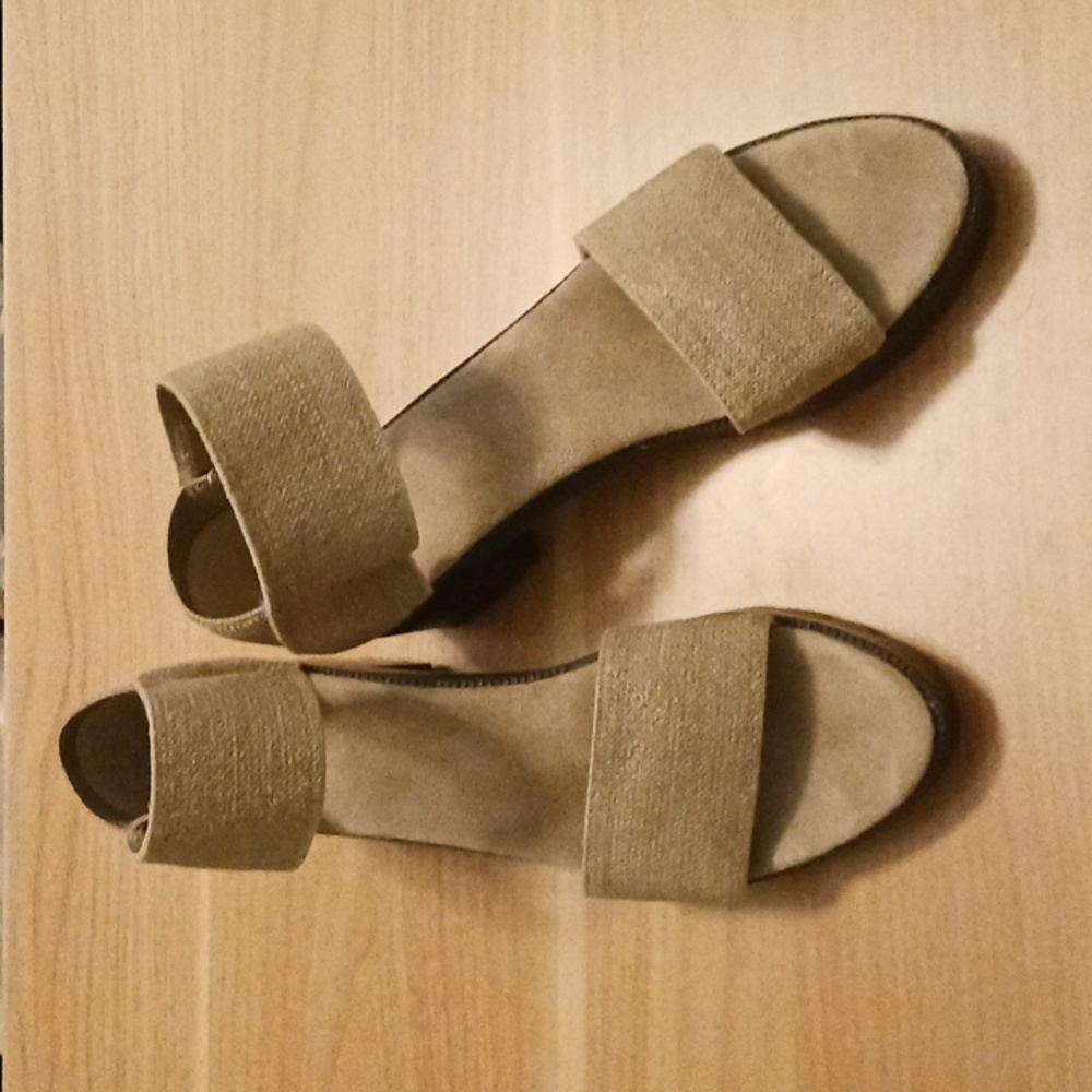 Stretch Sandals in Taupe are Made in Mexico in Size 10  (No Brand Name)